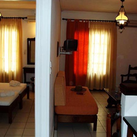 Hesperia Hotel Karlovassi Buitenkant foto