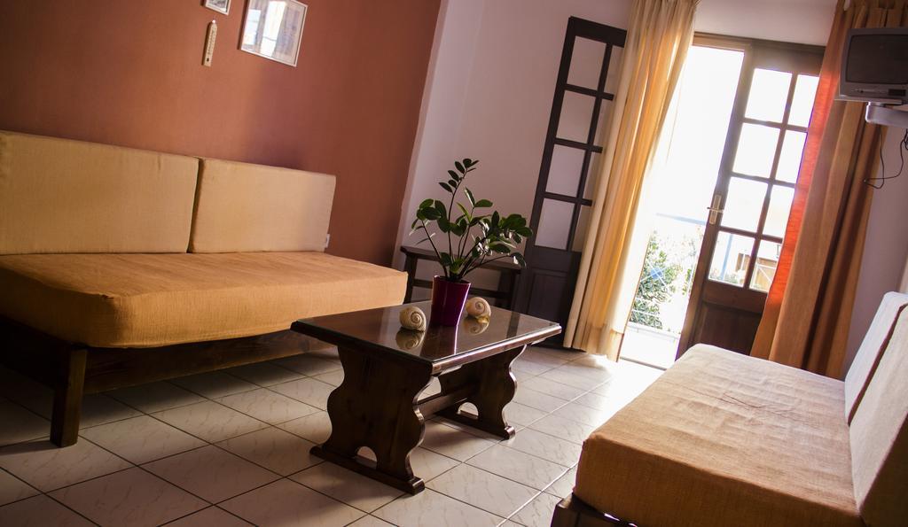 Hesperia Hotel Karlovassi Buitenkant foto