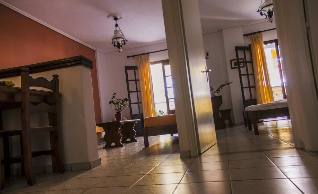 Hesperia Hotel Karlovassi Kamer foto