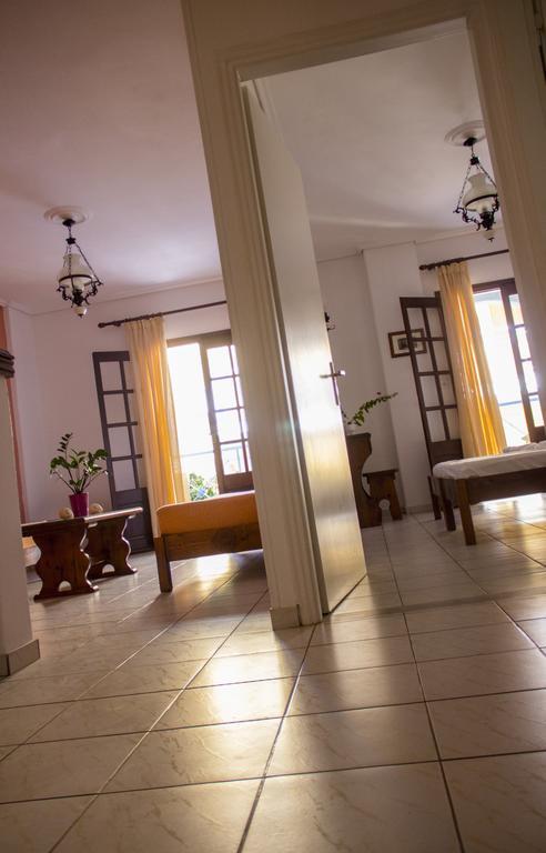 Hesperia Hotel Karlovassi Buitenkant foto