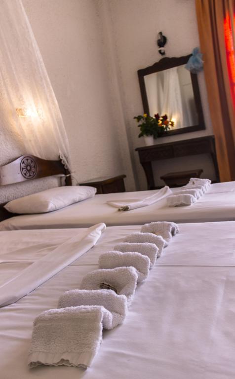 Hesperia Hotel Karlovassi Buitenkant foto