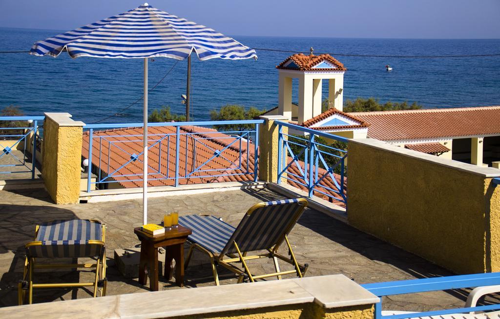 Hesperia Hotel Karlovassi Buitenkant foto