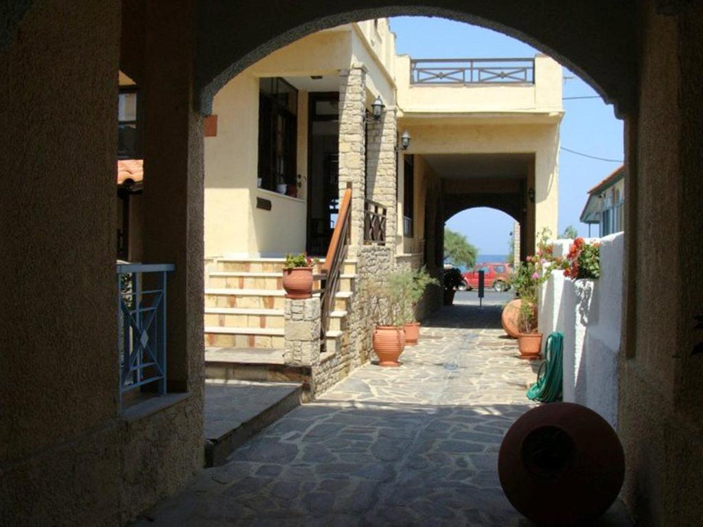 Hesperia Hotel Karlovassi Buitenkant foto