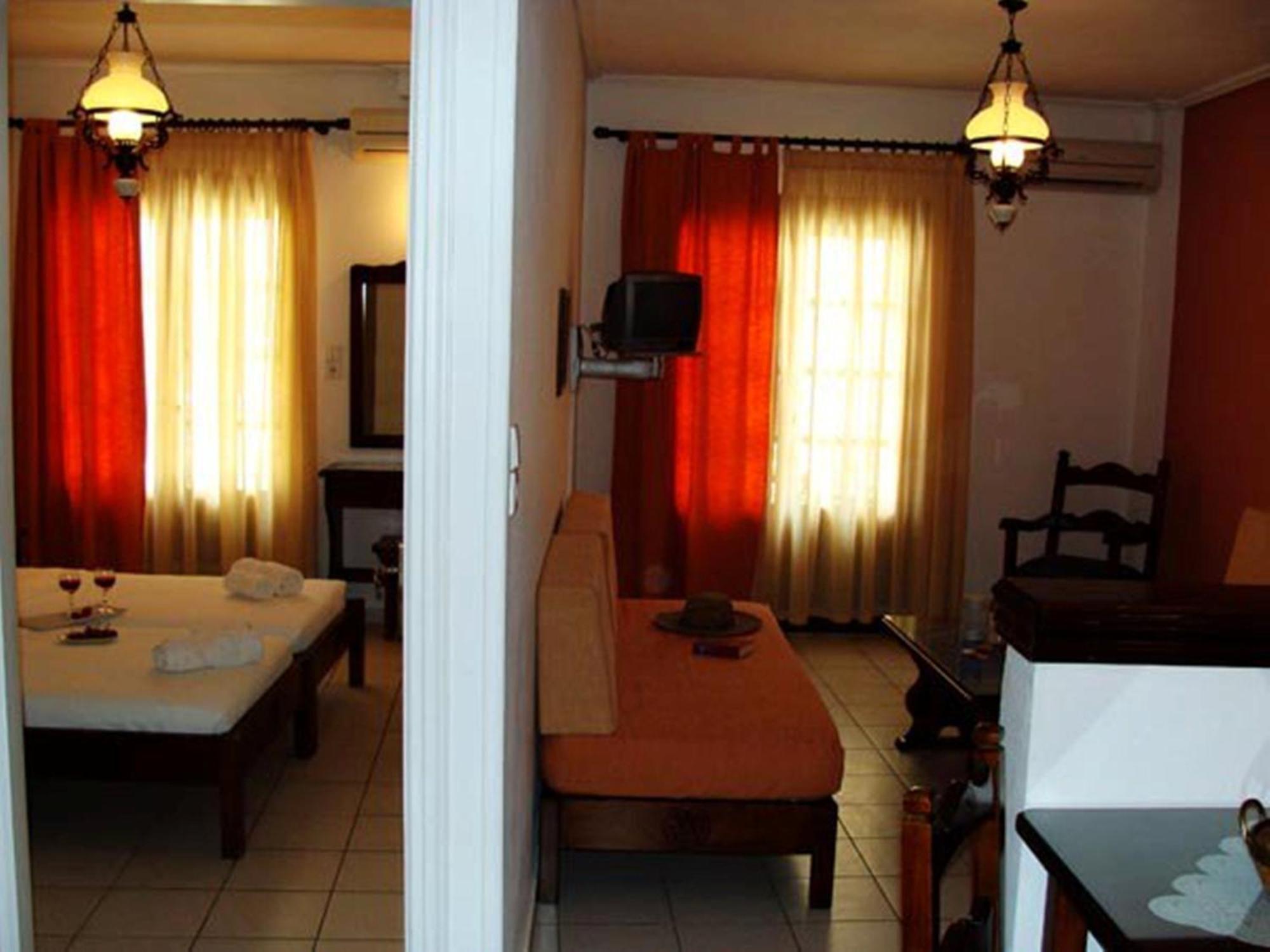 Hesperia Hotel Karlovassi Buitenkant foto
